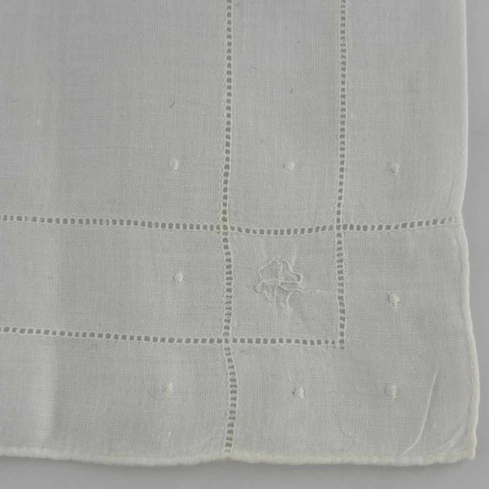 Vintage Embroidered White Linen Handkerchief Small Floral Detail Delicate‎ Trim